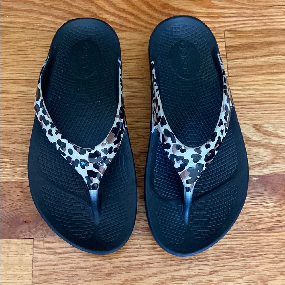 OOFOS OOlala Limited Edition Comfort Sandals